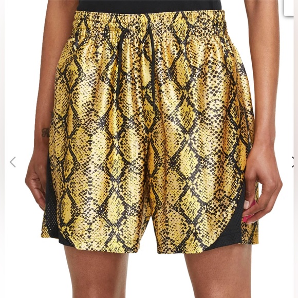 NWT - Nike Women’s Dri-Fit Rebel Fly Basketball Short - Size M - Picture 2 of 12